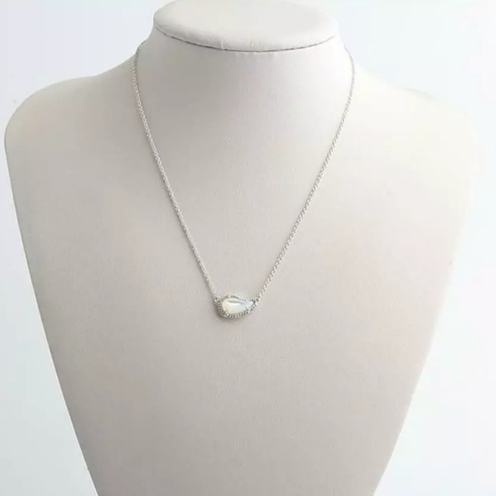 💛Kendra Scott Tansy Necklace Mother of Pearl